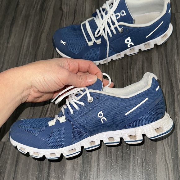 Running shoes - Picture 2 of 5